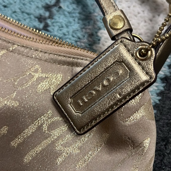 Coach Lurex New York Script Holiday Limited Edition Hobo F17472 - Picture 14 of 14